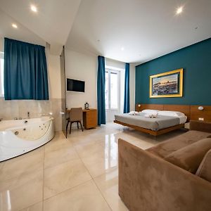 Camera con letto king size